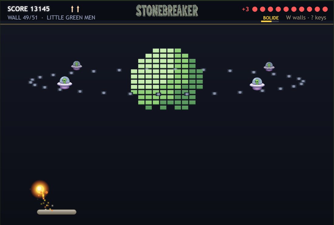 Stonebreaker, Little Green Men: a green planet of tiny bricks inside a ring of steel, four saucers, and a fireball at the paddle
